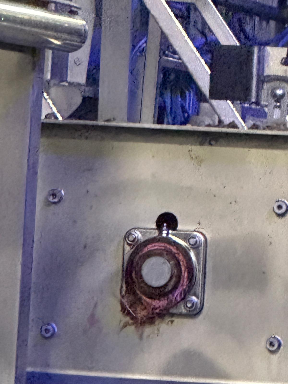 Heavy-duty end cover as closed physical barrier Heavy-duty end cover as fully closed physical barrier on a mounted bearing unit