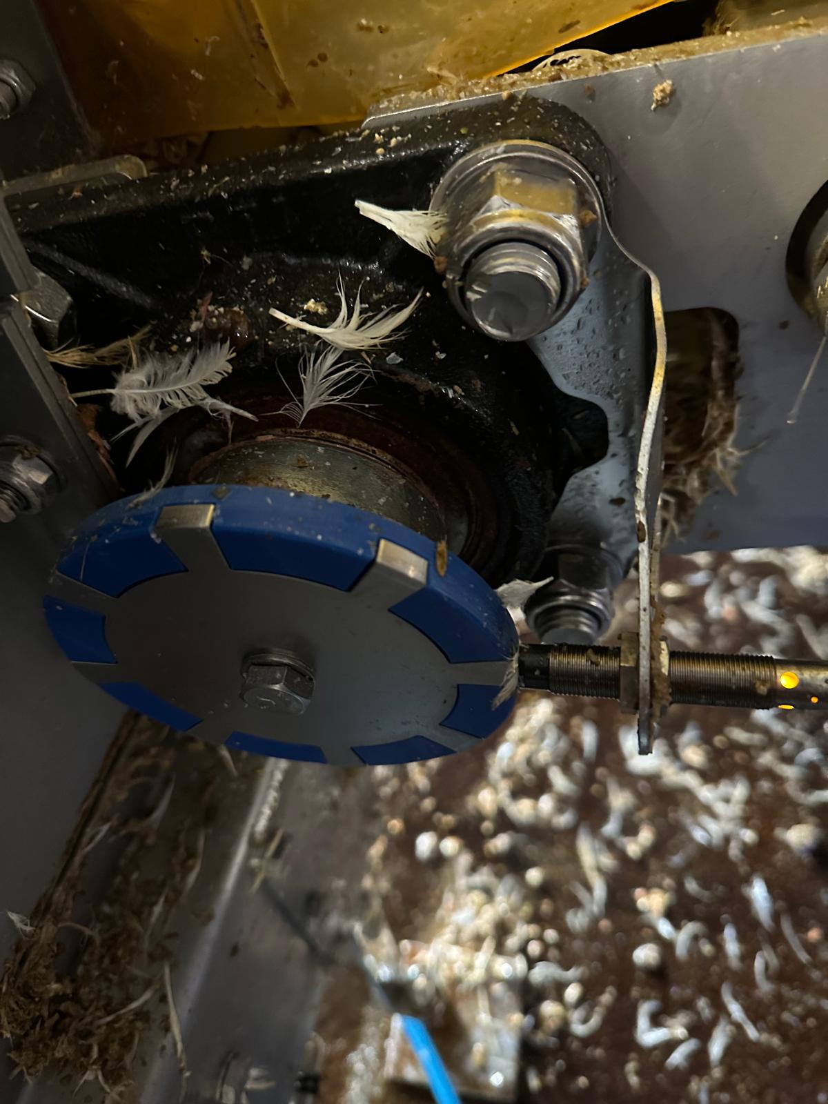 Vulnerable DIY external bracket with inductive sensor for rotation detection on conveyor mounted bearing unit